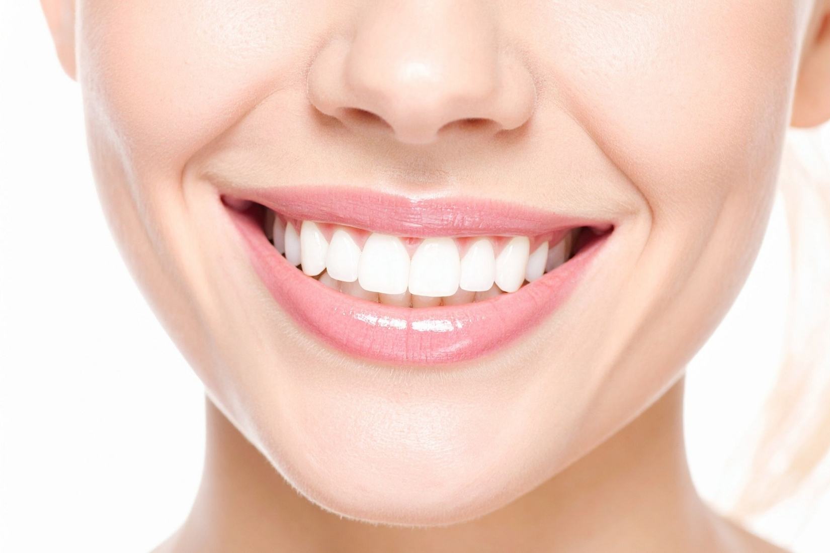 Ağız sağlığı ile kalp hastalığı ve diyabet arasındaki ilişkiyi gösteren bilgilendirici görsel.