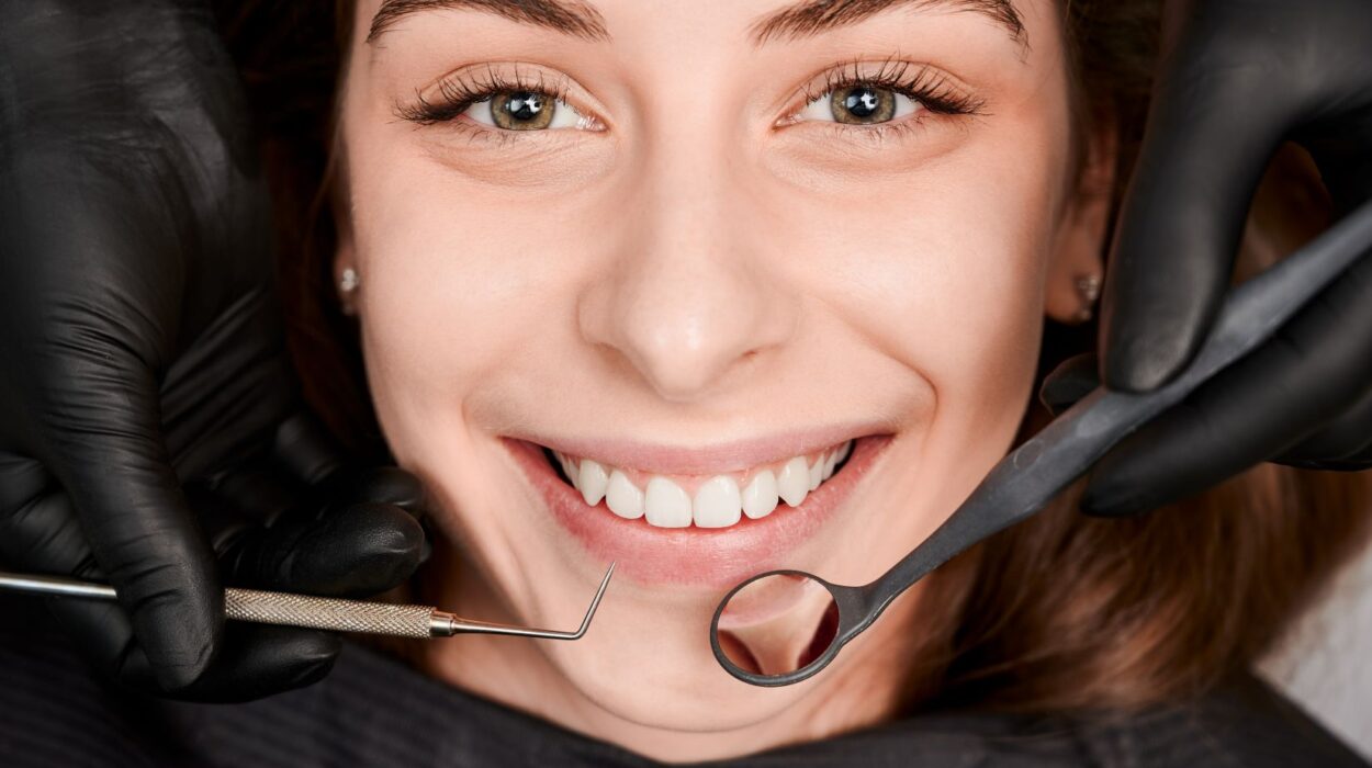 Gülüş tasarımında diş, diş eti ve yüz oranlarının birlikte değerlendirildiğini gösteren bilgilendirici görsel.